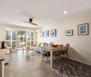 Stylishly Renovated & Fully Furnished Apartment with Canal Views - Photo 2