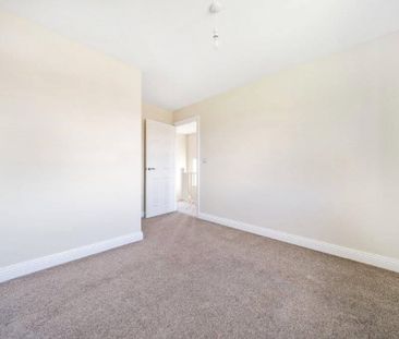 A 3 bedroom semi-detached house with single garage situated within ... - Photo 6