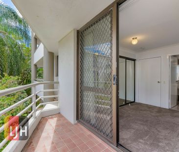 INNER CITY 2 BEDROOM, 2 BATHROOM UNIT WITH 2 CAR SPACES ! - Photo 6