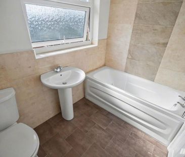 3 bedroom terraced house to rent - Photo 5