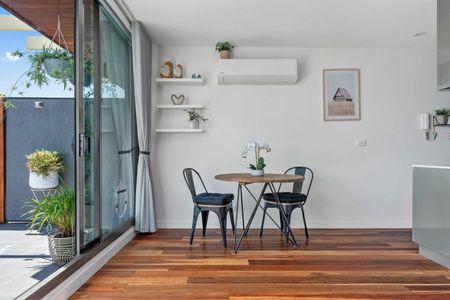 6 Month Lease - City to Sea Views with a Massive Terrace - Photo 2
