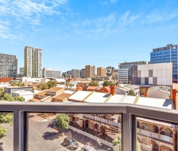 Modern Furnished Apartment in Perfect Location! - Photo 4