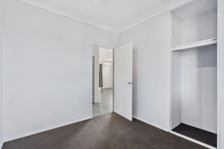 Brand New 2 Bedroom 2 Bathhrom Ground Floor Unit - Photo 3