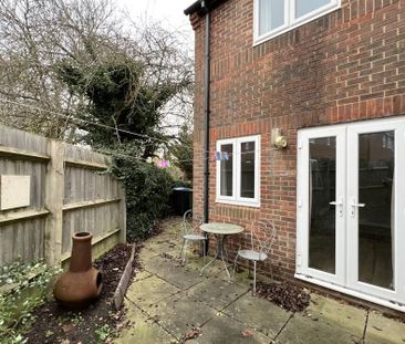 2 bedroom semi-detached house to rent - Photo 6