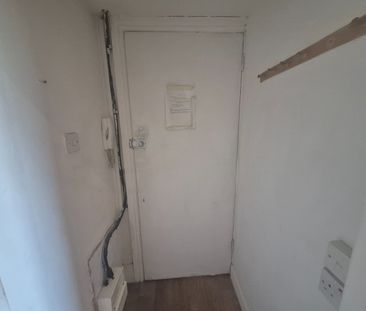 Studio Flat, Walm Lane, NW2 - Photo 6