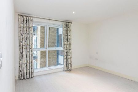 3 bedroom flat to rent - Photo 3