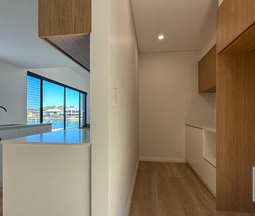 Rental Available - Well appointed 3 by 3 stunner with estuary access - Photo 3