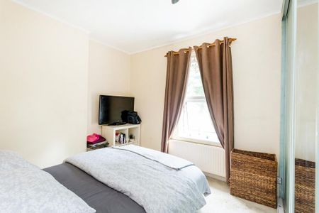 3 bedroom flat to rent - Photo 3