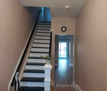 Detached Home For Lease | X8146730 - Photo 3