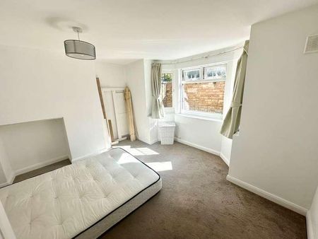 Leacroft, Staines-upon-thames, TW18 - Photo 3