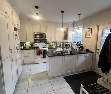 Appartement 8 1/2 Avec 4 Chambres - Photo 2