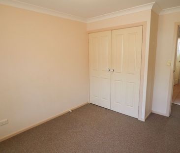 FAMILY HOME IN QUIET NEIGHBOURHOOD - Photo 2