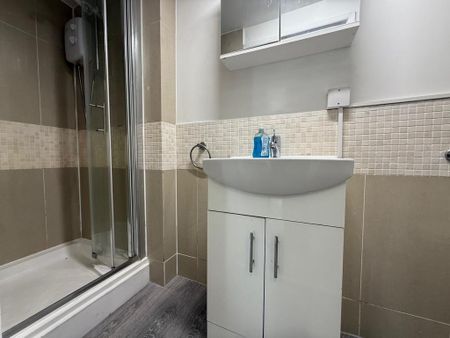 1 bedroom in a house share to rent - Photo 5