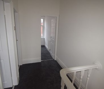 To Let 3 Bed Mid Terraced House - Photo 5