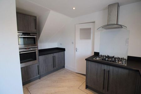 2 bedroom semi-detached house to rent - Photo 5