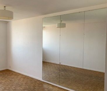 Appartement 3 pièces 63m2 MARSEILLE 7EME 1 098 euros - Photo 1