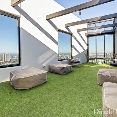 MODERN LIVING IN SOUTHBANK! - Photo 1