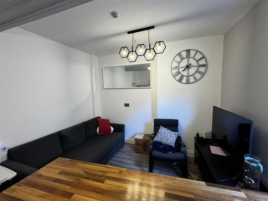 4 bedroom apartment to rent - Photo 1