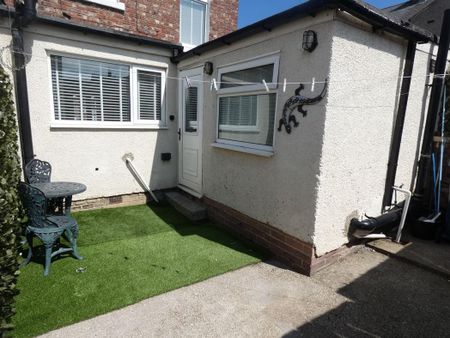 3 bed terraced house to rent in NE31 - Photo 2