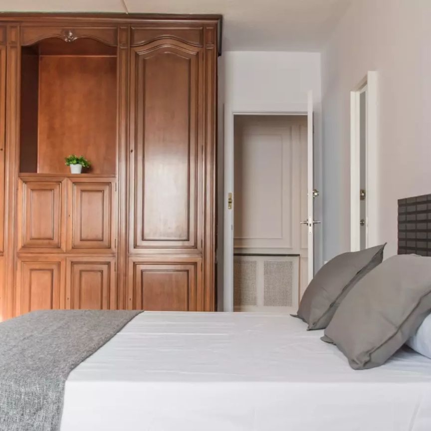 Room in a shared 6-bedroom apartment for rent in El Pla del Remei, professionals and students. - Photo 1