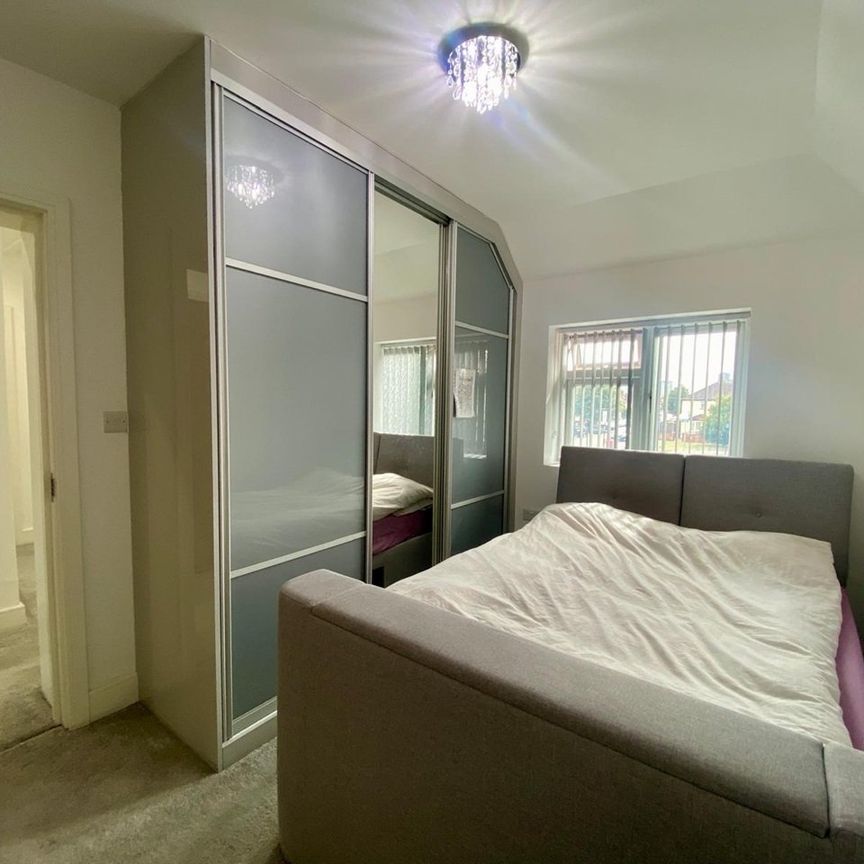 5 Bed Semi-Detached House, Fairmead Road, CR0 - Photo 1