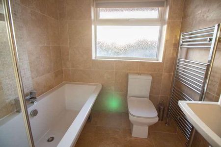 Farley Close, Frome, BA11 - Photo 2