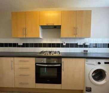 Marshall Drive, Hayes, UB4 - Photo 3