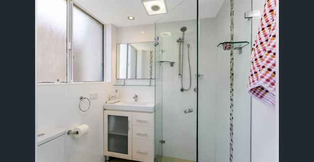 STG38 - stunning 2 bedroom waterfront apartment - Drummoyne - Photo 1