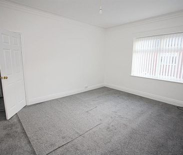 3 bedroom flat to rent - Photo 3