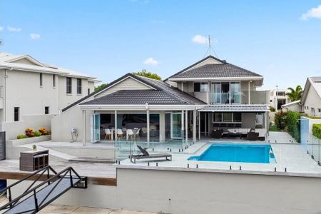 Exceptional Waterfront Residence in Prime Minyama location - Photo 4