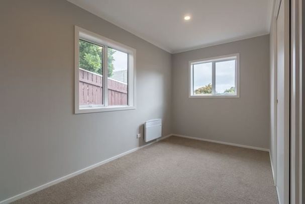 Chic 3BR New Build in Tawa! - Photo 1