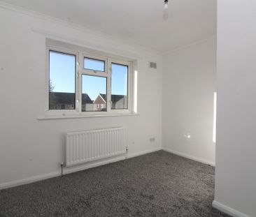 3 Bedroom Mid Terraced House - Photo 3