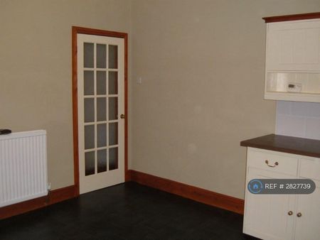2 bedroom semi-detached house to rent - Photo 4