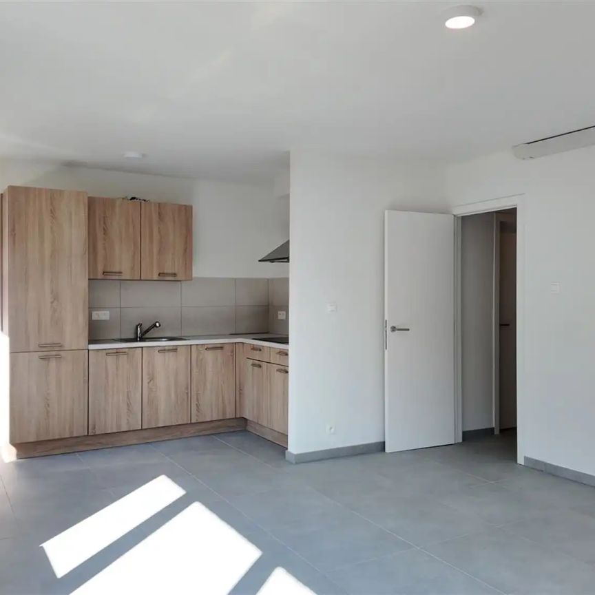 Volledig vernieuwd appartement; 2 slaapkamers en garagebox - Foto 1