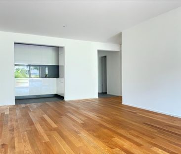 Moderne Wohnung mit Gartensitzplatz - Photo 2