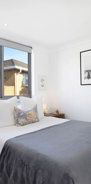 Stylish Top Floor Apartment on the Edge of North Bondi - Photo 1
