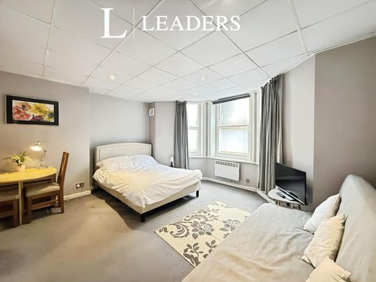 Studio to rent - Photo 1