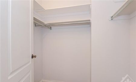 For Lease - 104 Thornbury Crescent, South of Baseline to Knoxdale, Ontario - Photo 2