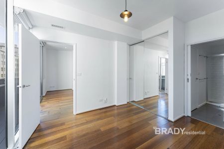 909/25 Wills Street, Melbourne - Photo 2