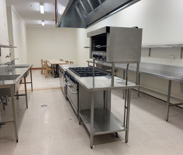 SPACIOUS LARGE TWIN SHARE ONE BEDROOM LOFT STYLE AT BROADWAY - Photo 4