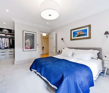 A very spacious and high specification apartment with private balco... - Photo 5