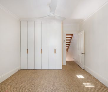 Immaculate terrace in desirable residential pocket - Photo 4