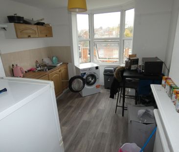 1 bed Apartment - To Let - Photo 2