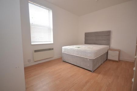 1 bedroom Flat To Let - Photo 2