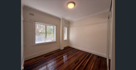 One Bedroom Apartment in the heart of Bondi Beach and seconds to Beach & Cafes - Photo 5