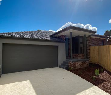 Elegant 3 Bedroom Townhouse - Photo 6