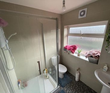 5 bedroom semi-detached house to rent - Photo 2