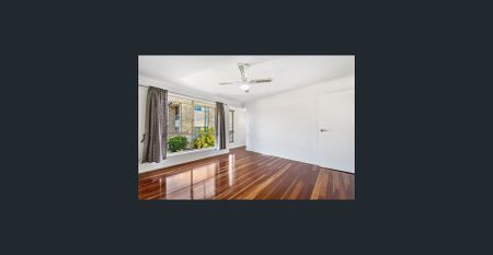 Spacious 2BR Townhouse w/ Study & Courtyard Living in Woodridge - Photo 4