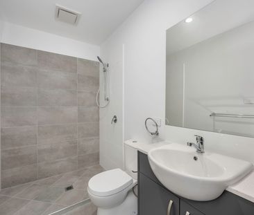 Modern and Comfortable - Photo 5