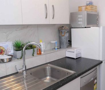 Ground Floor Studio Apartment – Prime Location - Photo 4